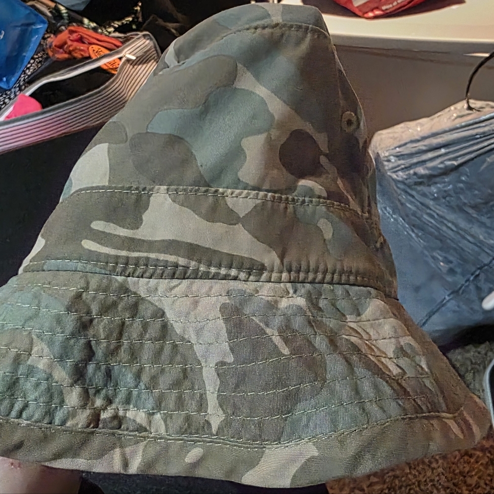 Mitchell & Ness Camo Bucket Hat - Green Cream & Taupe One Size Fits Most. CLEAN. - Picture 4 of 12